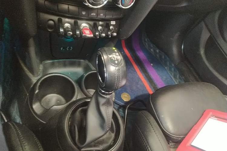 Used MINI 2016 1.5T COOPER Five-Door Edition Gear Lever