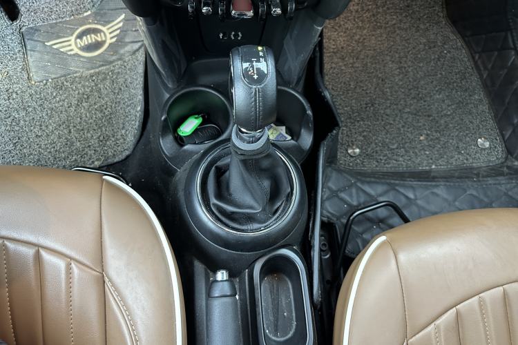 Used MINI 2016 1.2T ONE Pioneer Edition Gear Lever
