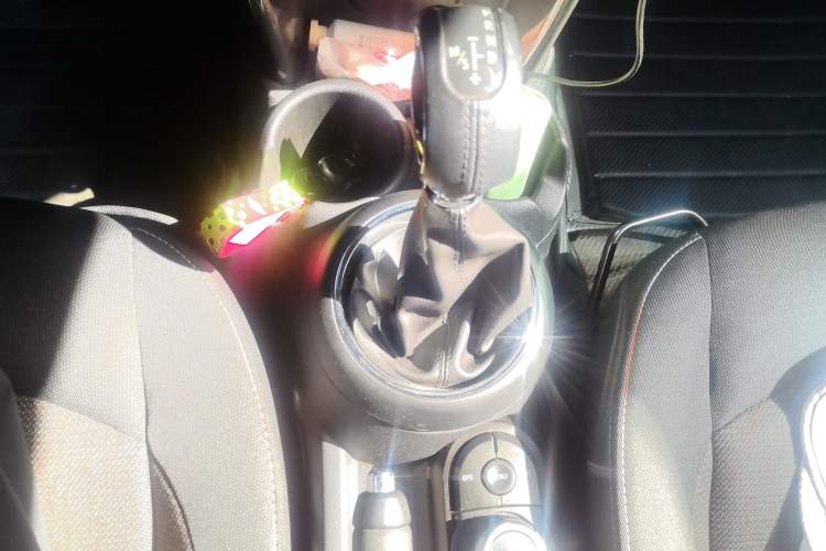 Used MINI 2016 1.2T ONE Pioneer Edition Gear Lever