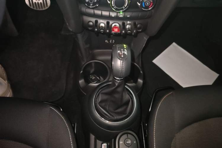 Used MINI 2016 1.2T ONE Pioneer Edition Gear Lever