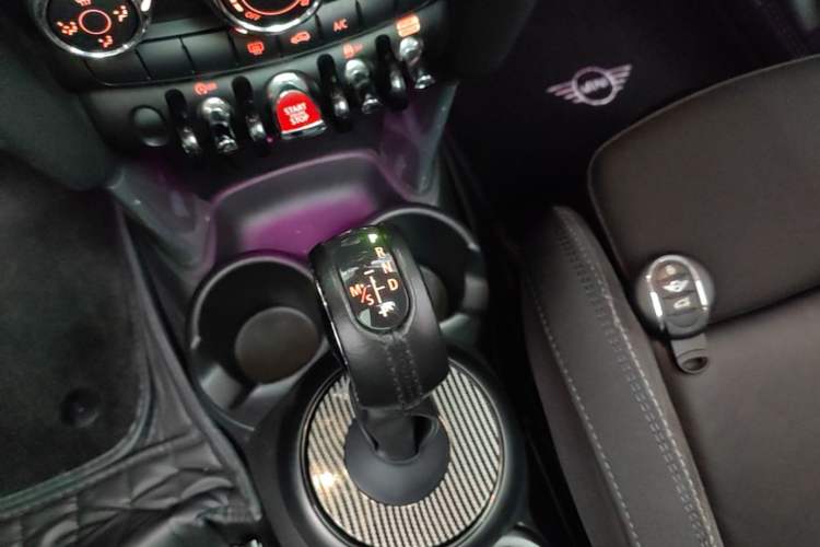 Used MINI 2016 1.5T COOPER Five-Door Edition Gear Lever