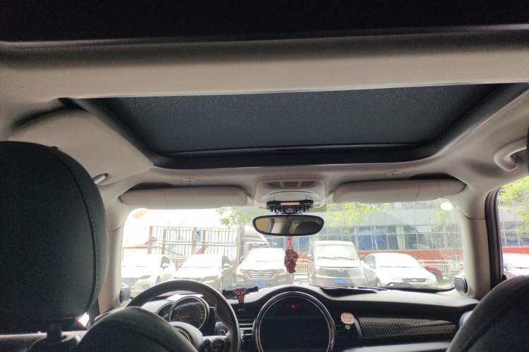 Used MINI 2016 2.0T COOPER S Performance-oriented Headliner