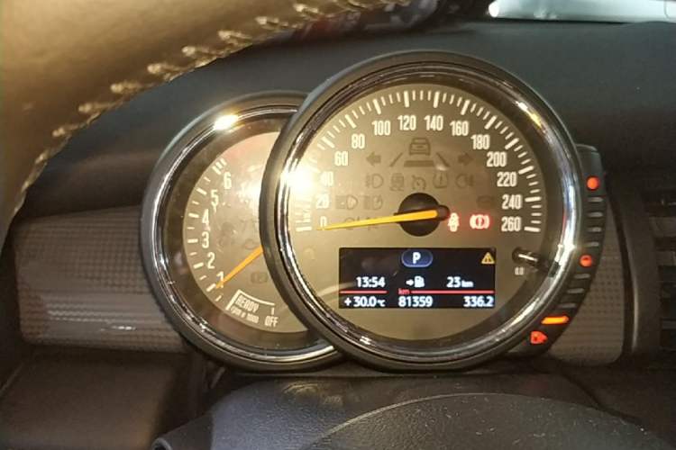 Used MINI 2016 1.5T COOPER Five-Door Edition Instrument Cluster
