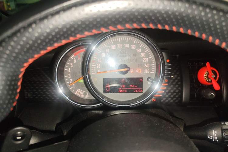 Used MINI 2016 2.0T COOPER S Pioneer Edition Five-Door Model Instrument Cluster