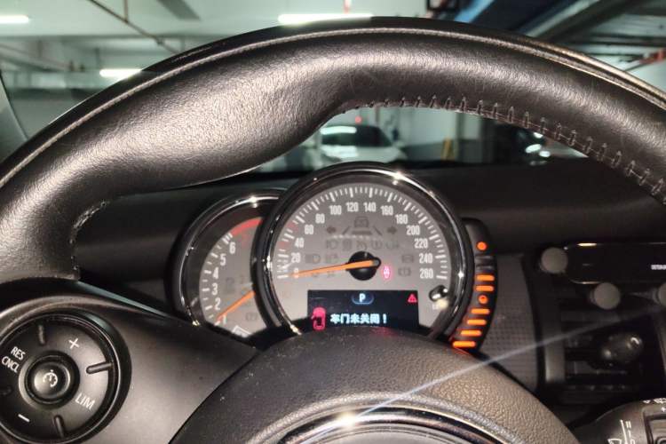 Used MINI 2016 1.5T COOPER Five-Door Edition Instrument Cluster