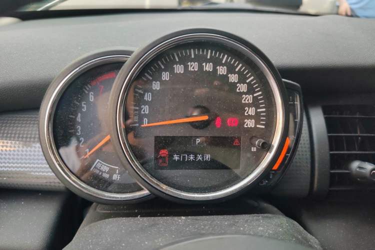 Used MINI 2016 1.5T COOPER Five-Door Edition Instrument Cluster