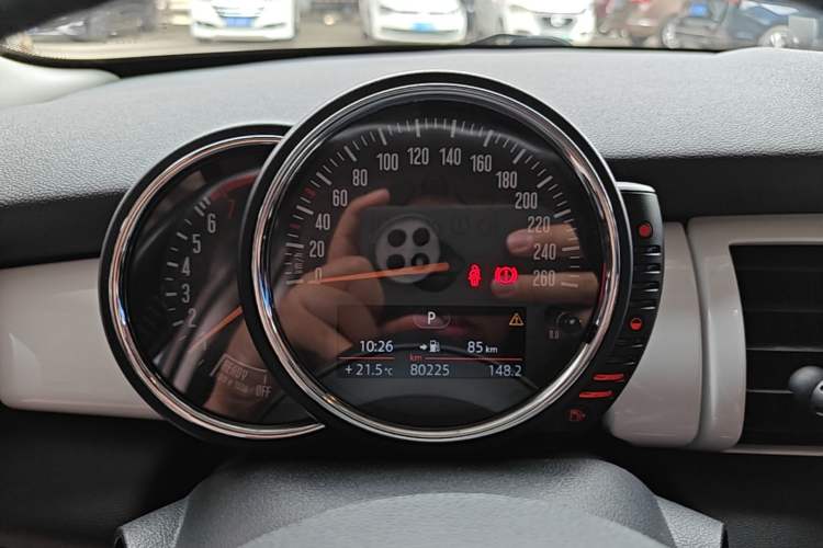 Used MINI 2016 1.5T COOPER Five-Door Edition Instrument Cluster