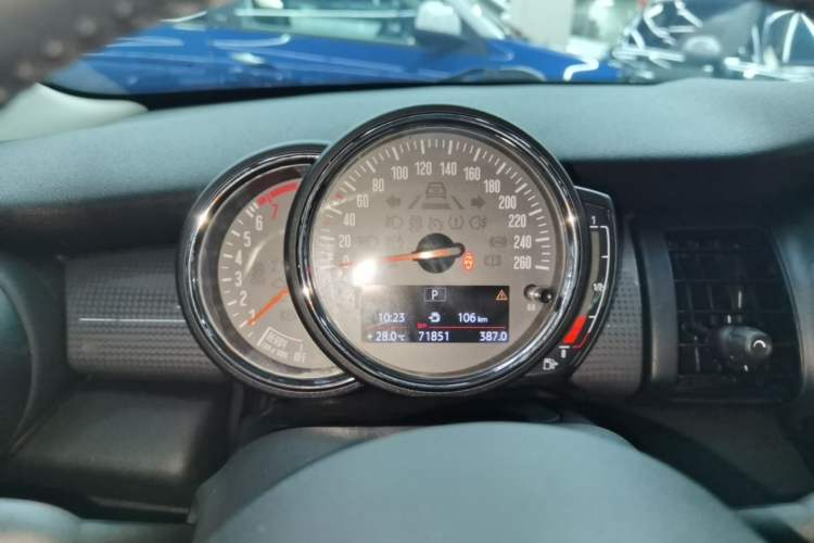 Used MINI 2016 1.5T COOPER Five-Door Edition Instrument Cluster