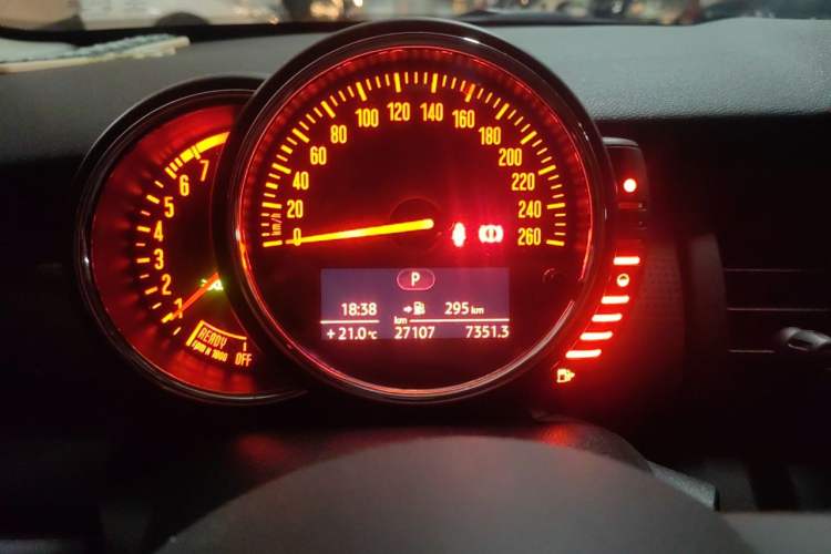 Used MINI 2016 1.5T COOPER Five-Door Edition Instrument Cluster