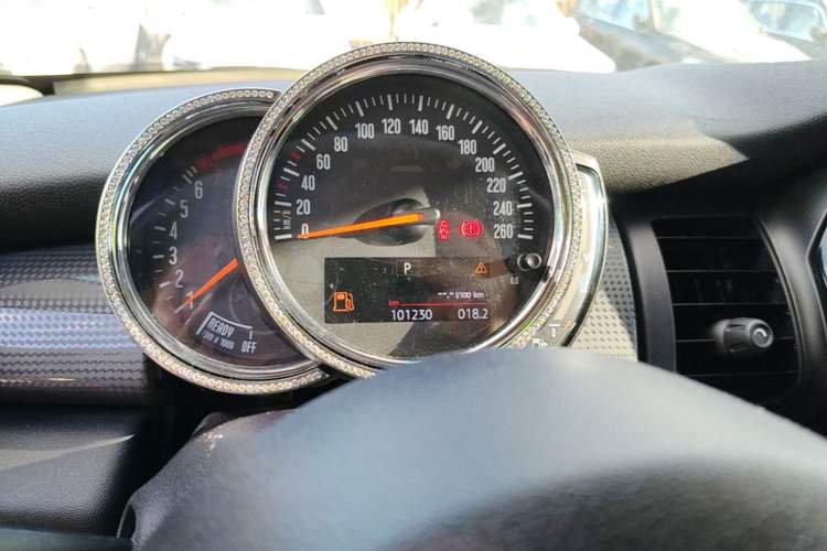 Used MINI 2016 1.5T COOPER Five-Door Edition Instrument Cluster