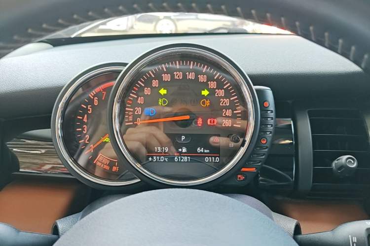 Used MINI 2016 1.5T COOPER SEVEN Five-Door Edition Instrument Cluster