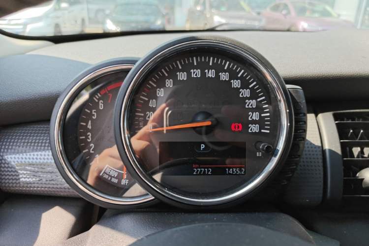 Used MINI 2016 1.5T COOPER Five-Door Edition Instrument Cluster
