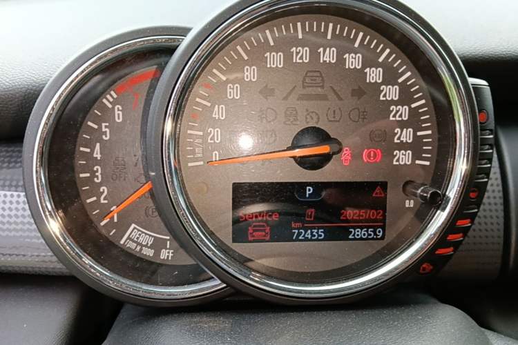 Used MINI 2016 1.5T COOPER Five-Door Edition Instrument Cluster