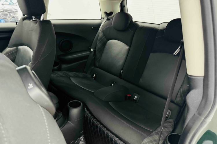 Used MINI 2016 1.5T COOPER Interior 1