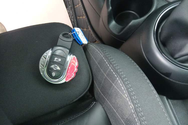 Used MINI 2016 1.5T COOPER Interior 1