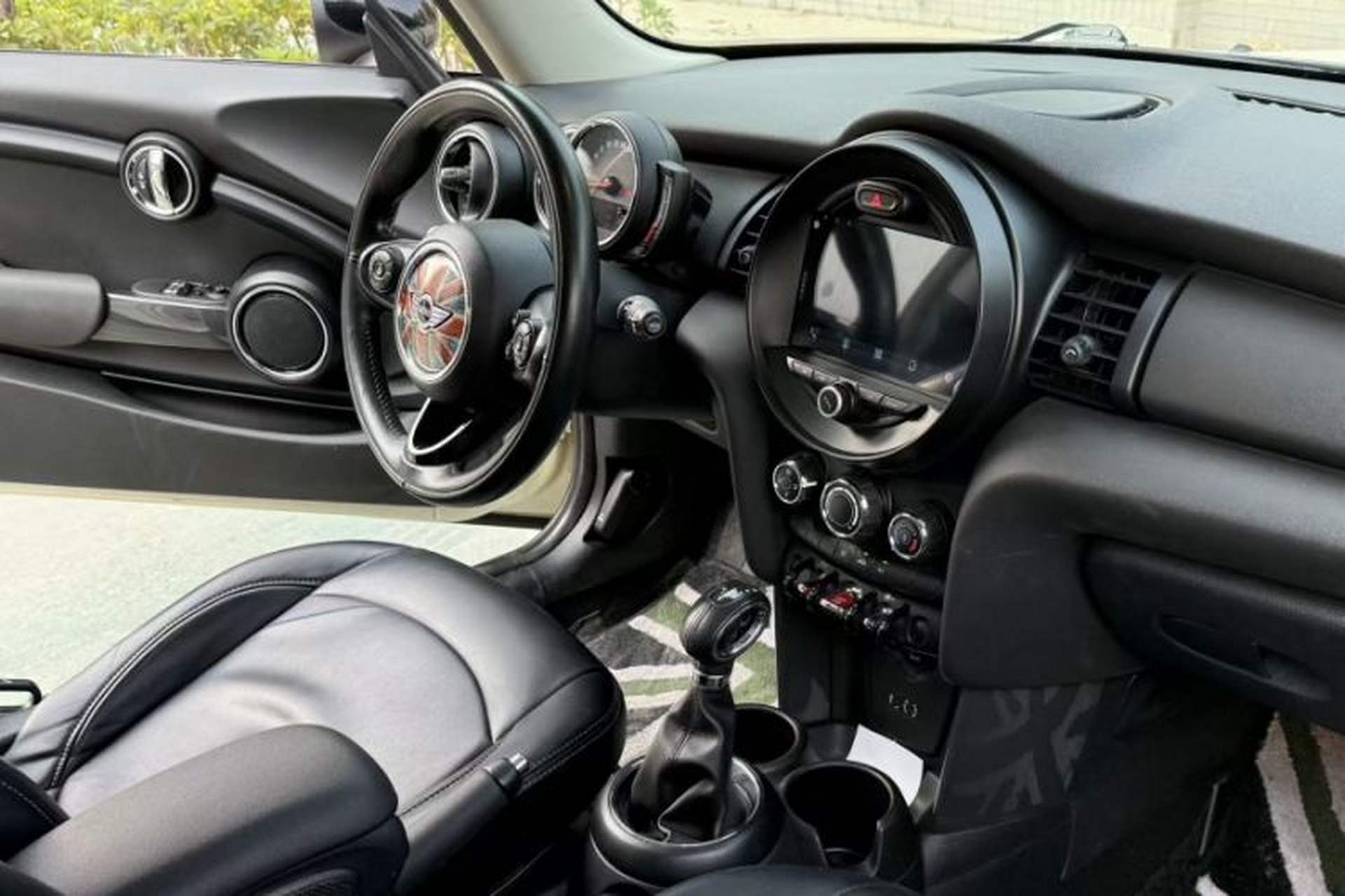 Used MINI 2016 1.2T ONE Pioneer Edition Interior 1