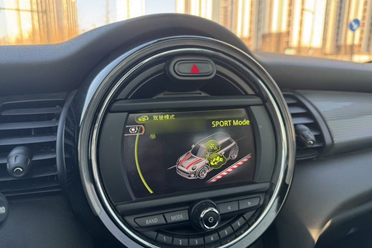 Used MINI 2016 1.5T COOPER Interior 1