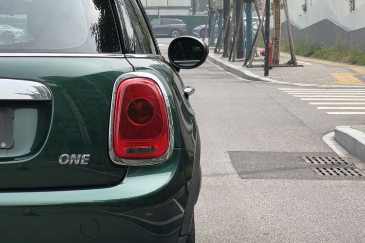 Used MINI 2016 1.2T ONE Five-Door Edition Interior 1