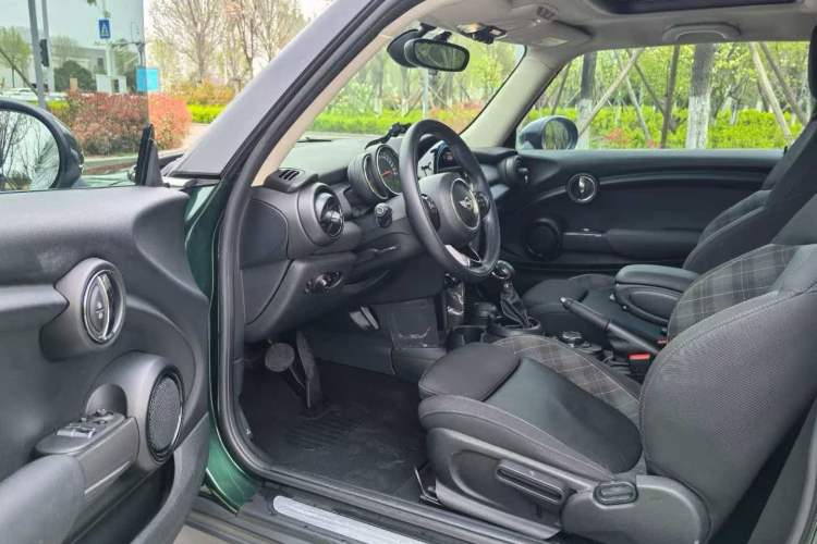 Used MINI 2016 1.5T COOPER Avant-Garde Interior 1