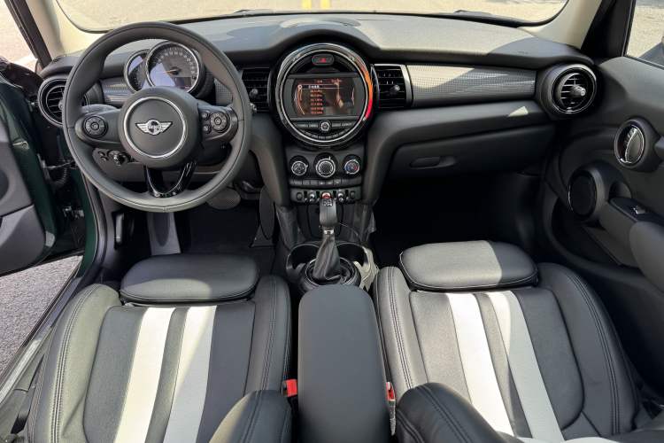 Used MINI 2016 1.5T COOPER Five-Door Edition Interior 1