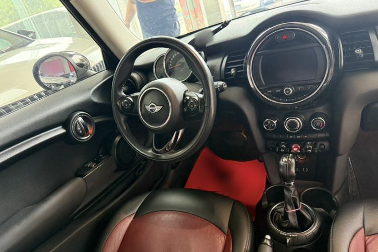 Used MINI 2016 1.5T COOPER Interior 1