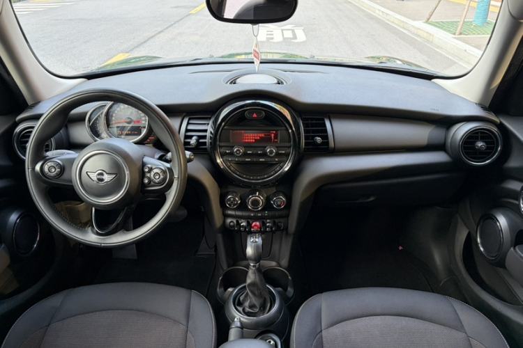 Used MINI 2016 1.2T ONE Pioneer Edition Five-Door Version Interior 1