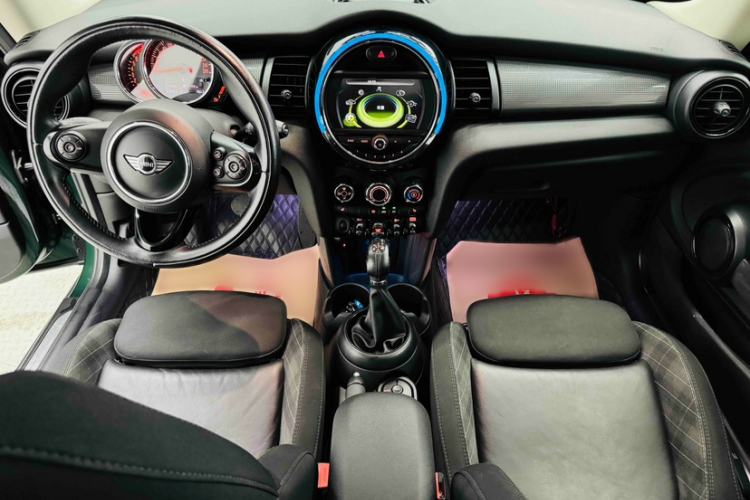 Used MINI 2016 1.5T COOPER Interior 2