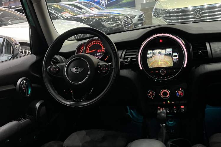 Used MINI 2016 1.5T COOPER Five-Door Edition Interior 2