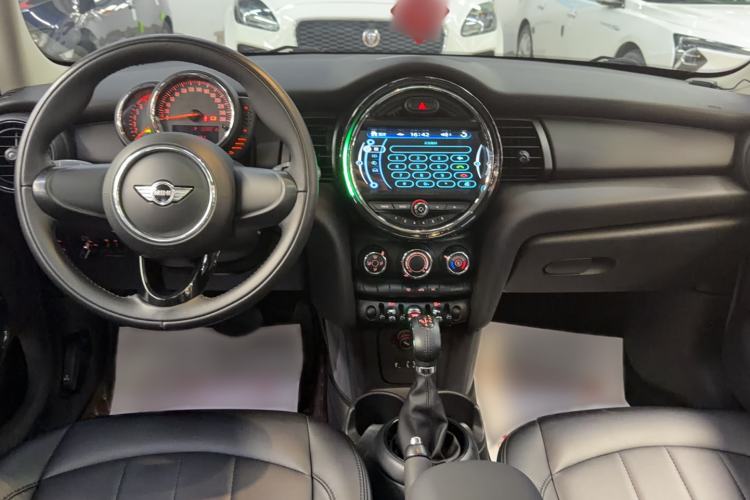 Used MINI 2016 1.2T ONE Five-Door Edition Interior 2