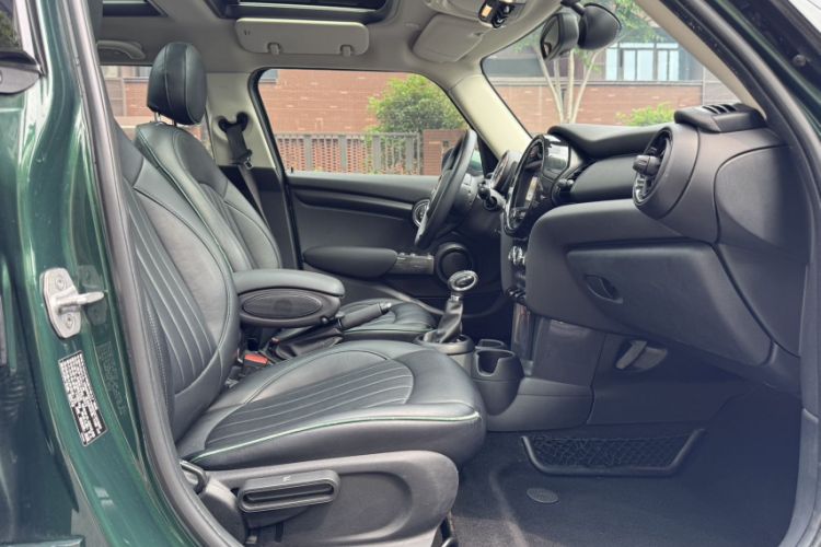 Used MINI 2016 1.2T ONE Five-Door Edition Interior 2
