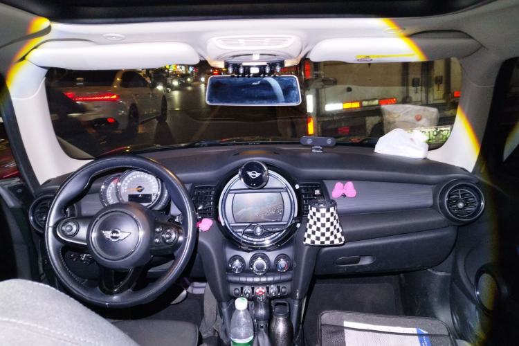 Used MINI 2016 1.5T COOPER Interior 2