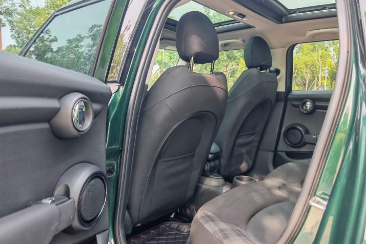 Used MINI 2016 1.5T COOPER Five-Door Edition Interior 2