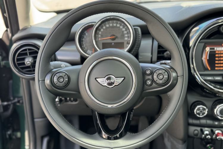 Used MINI 2016 1.5T COOPER Five-Door Edition Interior 2