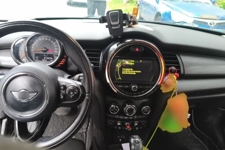 Used MINI 2016 1.5T COOPER Interior 2