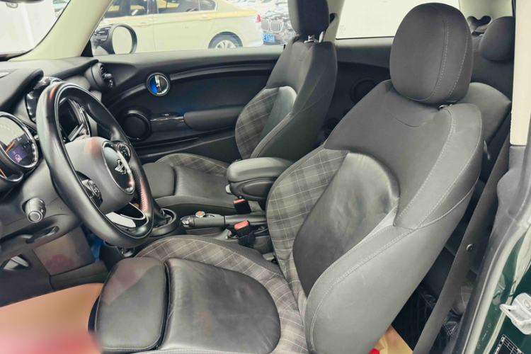 Used MINI 2016 1.5T COOPER Interior 3