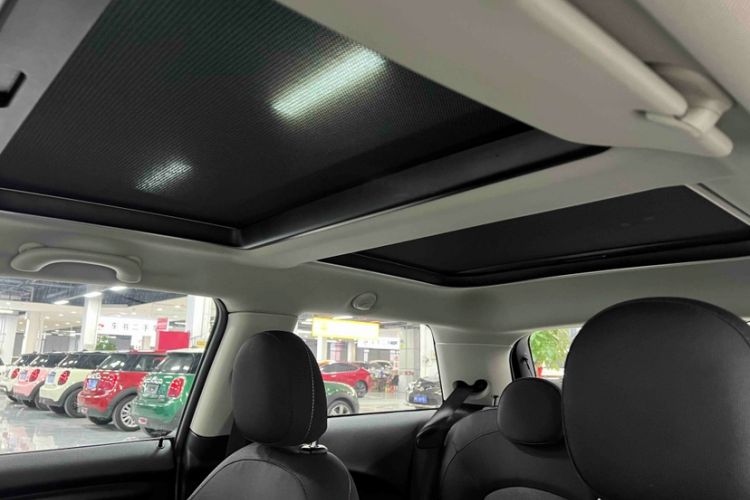Used MINI 2016 1.2T ONE Pioneer Edition Interior 3