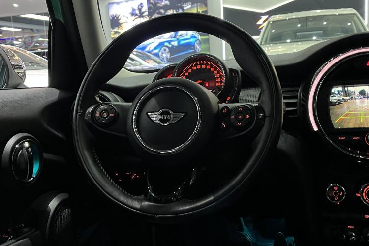 Used MINI 2016 1.5T COOPER Five-Door Edition Interior 3
