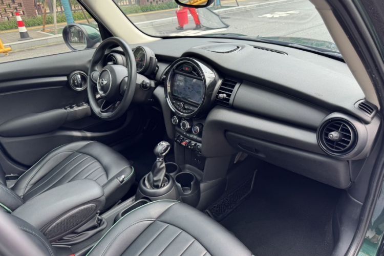 Used MINI 2016 1.2T ONE Five-Door Edition Interior 3
