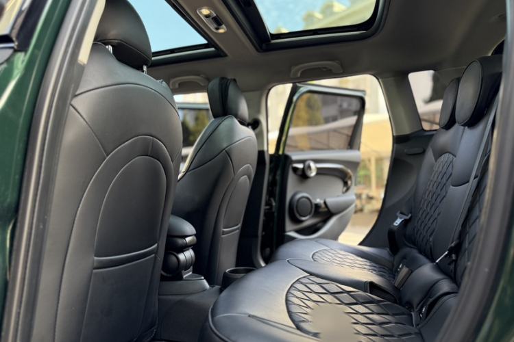 Used MINI 2016 2.0T COOPER S Five-Door Edition Interior 3