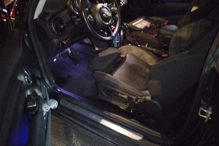 Used MINI 2016 1.5T COOPER Interior 3