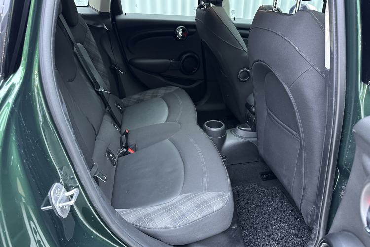 Used MINI 2016 1.5T COOPER Five-Door Edition Interior 3