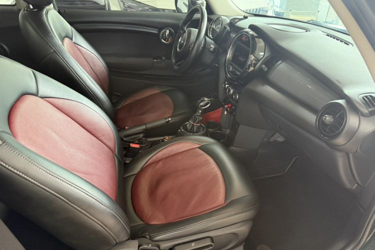 Used MINI 2016 1.5T COOPER Interior 3