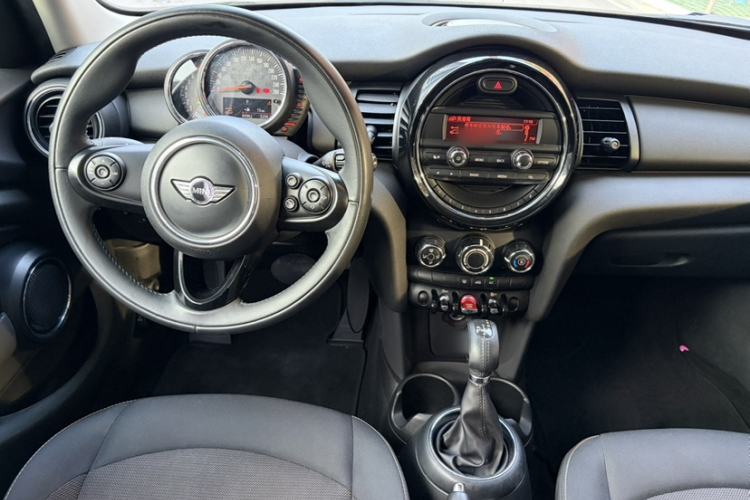 Used MINI 2016 1.2T ONE Pioneer Edition Five-Door Version Interior 3