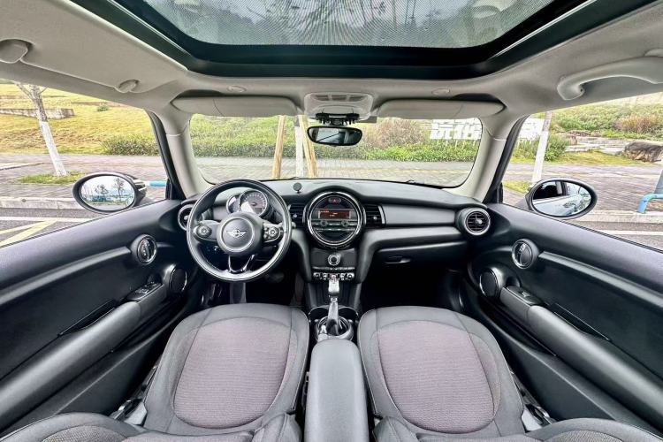 Used MINI 2016 1.2T ONE Pioneer Edition Interior 3