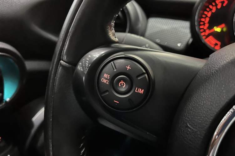 Used MINI 2016 1.5T COOPER Five-Door Edition Interior 4