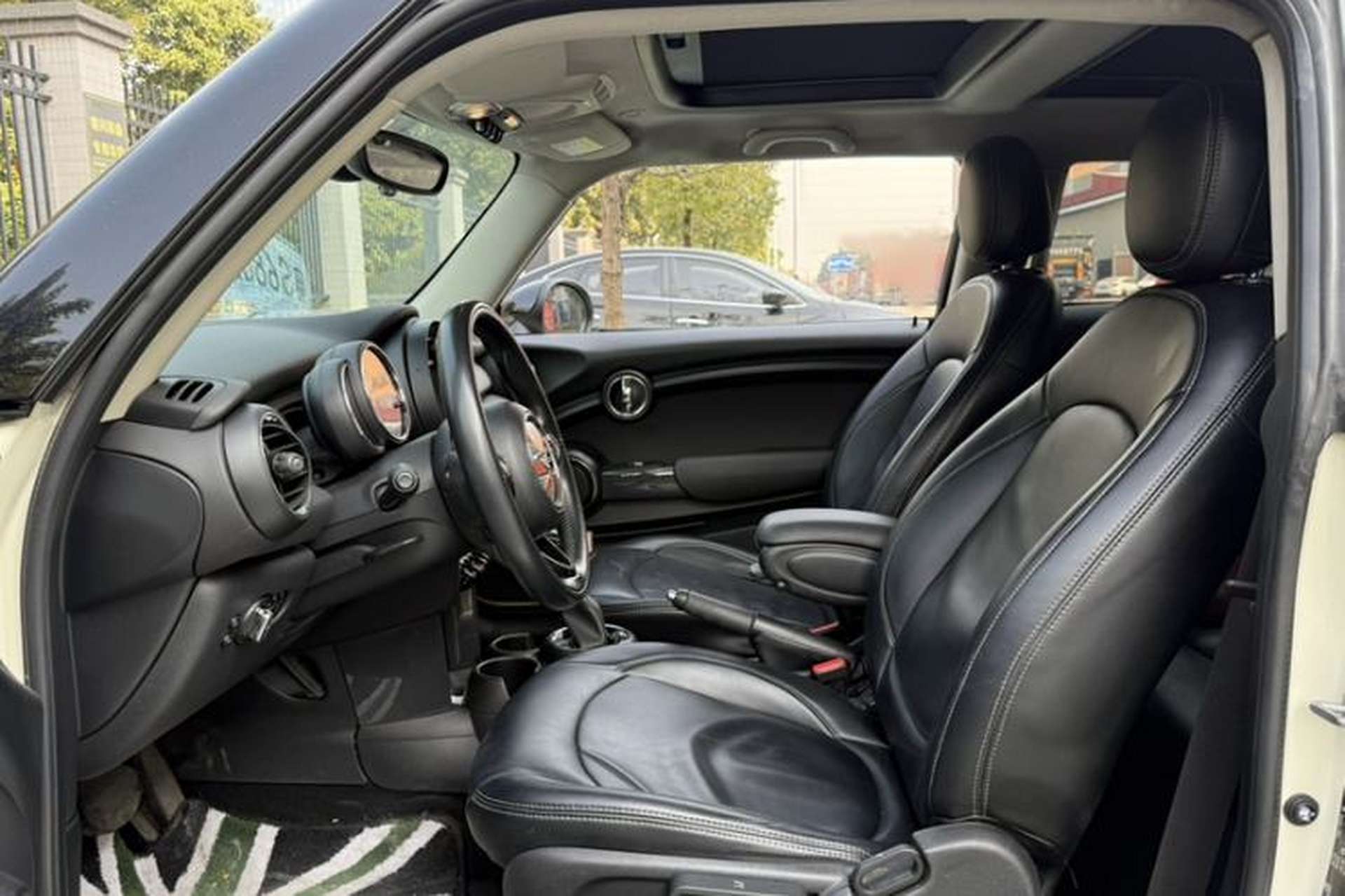 Used MINI 2016 1.2T ONE Pioneer Edition Interior 4