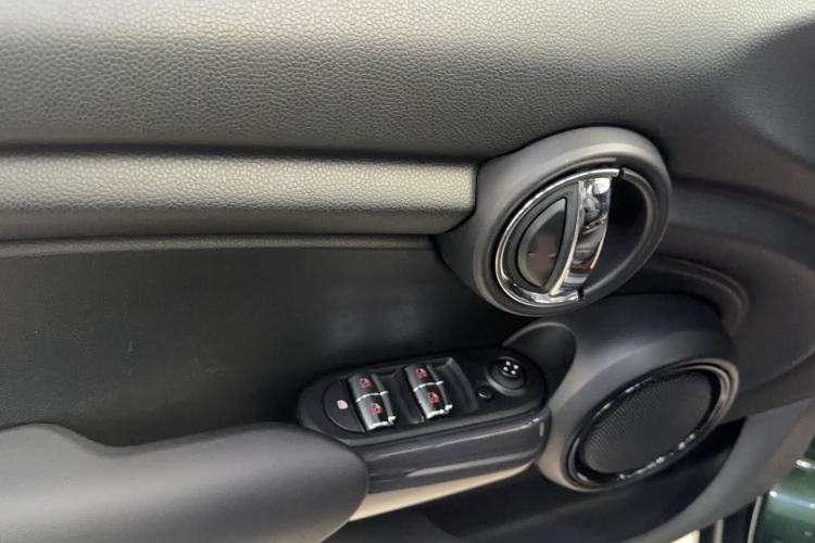 Used MINI 2016 1.2T ONE Five-Door Edition Interior 4
