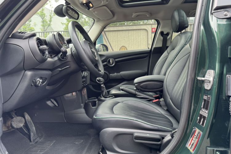 Used MINI 2016 1.2T ONE Five-Door Edition Interior 4