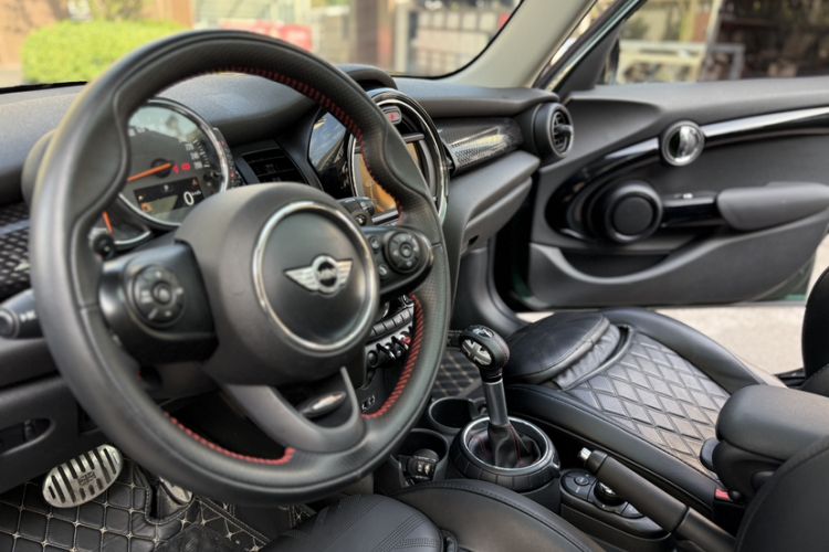Used MINI 2016 2.0T COOPER S Five-Door Edition Interior 4