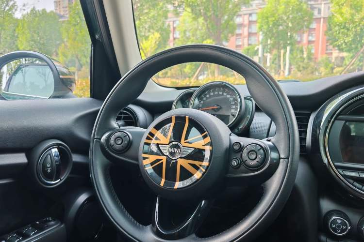 Used MINI 2016 1.5T COOPER Five-Door Edition Interior 4